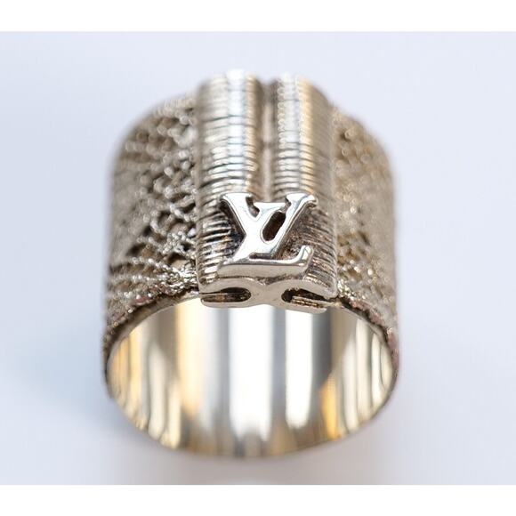 Louis Vuitton "Bijoux Fantaisie" Vintage Gold Tone LV Logo Mesh Wide Ring - Picture 3 of 12